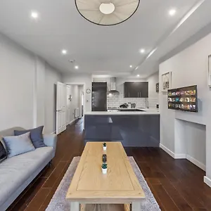Majestic 4 At Reganway Rw4 Apartment