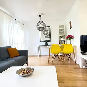 Canal View House: Of Oasis Apartment