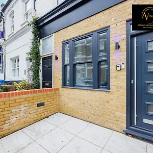 2 Bedroom By Av Short Lets Southwark Apartment